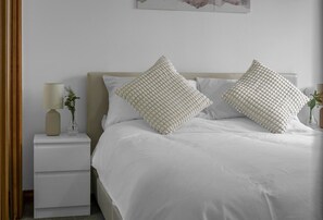 1 غرفة نوم ومكواة/لوح كي وخدمة الإنترنت وملاءات أسرّة