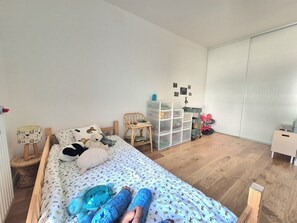 3 slaapkamers, een strijkplank/strijkijzer, wifi, beddengoed