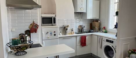 Fridge, microwave, oven, coffee/tea maker