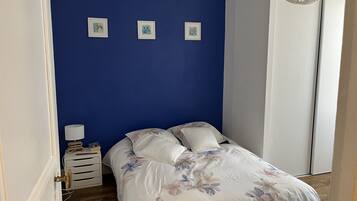 1 chambre, fer et planche Ă repasser, Wi-Fi, draps fournis