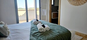 3 bedrooms, bed sheets