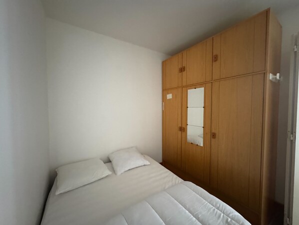1 Schlafzimmer, Bügeleisen/Bügelbrett, Bettwäsche