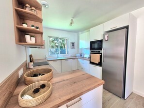 Réfrigérateur, micro-ondes, four, lave-vaisselle