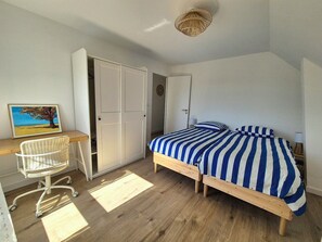 4 chambres, fer et planche à repasser, draps fournis