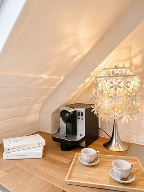 Deluxe Duplex, Courtyard View | Private kitchen | Espresso maker, electric kettle, dining tables - 2066 Princesse (Paris)
