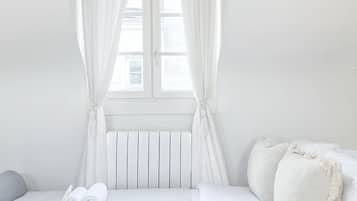 Deluxe Duplex, Courtyard View | Laptop workspace, iron/ironing board, travel crib, free WiFi