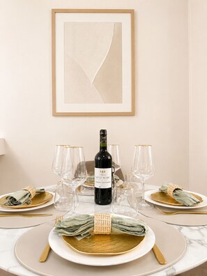 Deluxe Duplex, Courtyard View | Living area | 80-cm Smart TV with digital channels - 2066 Princesse (Paris)