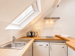 Deluxe Duplex, Courtyard View | Private kitchen | Espresso maker, electric kettle, dining tables - 2066 Princesse (Paris)