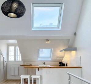 Deluxe Duplex, Courtyard View | Private kitchen | Espresso maker, electric kettle, dining tables
