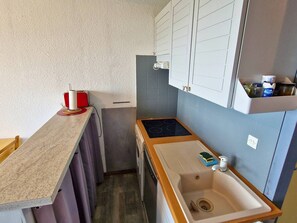 Kylskåp, mikrovågsugn, ugn och diskmaskin