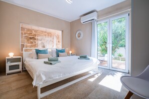 5 bedrooms, iron/ironing board, free WiFi, bed sheets