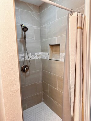 Hair dryer, towels, soap, toilet paper - Magico Apartment near UCF (Orlando)