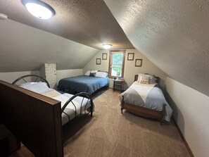 2 bedrooms, travel cot, free WiFi, bed sheets