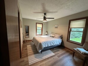 2 bedrooms, travel cot, free WiFi, bed sheets