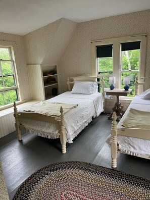 4 bedrooms, bed sheets