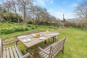 Outdoor dining - 5 Bed in Littleham (oc-b30981) (Littleham)