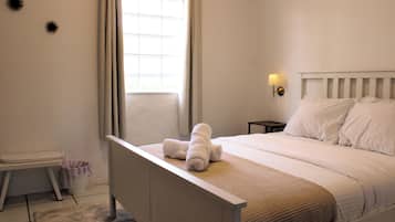 Een strijkplank/strijkijzer, gratis wifi, beddengoed