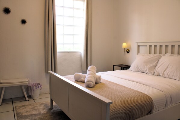 Iron/ironing board, free WiFi, bed sheets