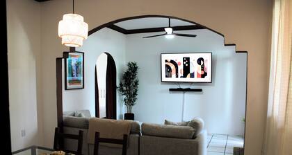 Cozy San Juan Boho Retreat - King Size Bed, Fast internet, AC, 4 smart tvs!