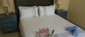 MoreB's Place: 2 Bedrm duplex Solar and Water backUp & wifi