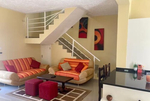 MoreB's Place: 2 Bedrm duplex Solar and Water backUp & wifi