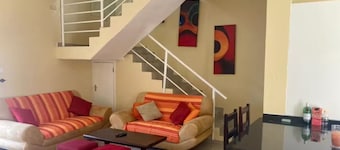 MoreB's Place: 2 Bedrm duplex Solar and Water backUp & wifi