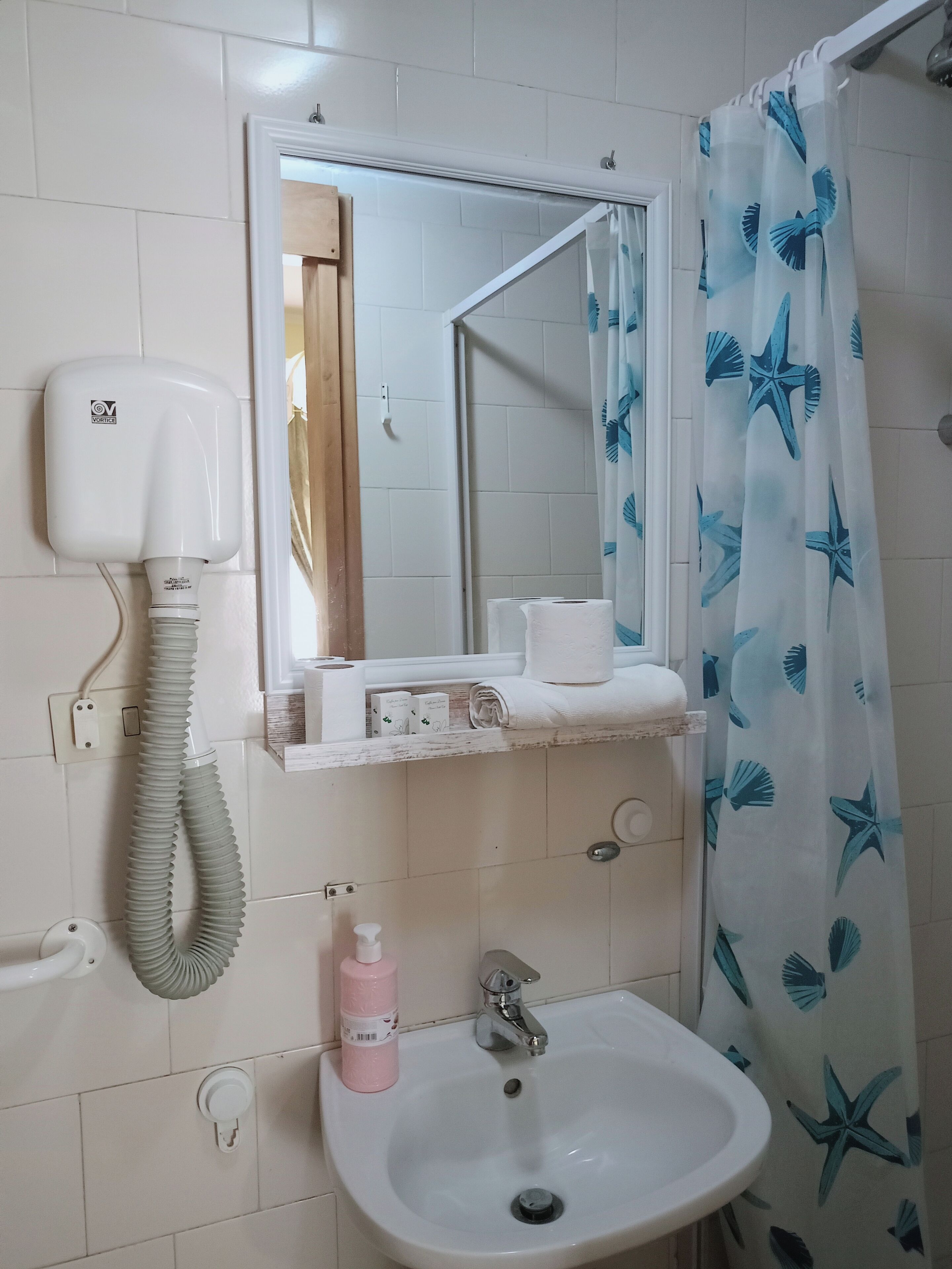 クラシック シングルルーム シティビュー | バスルーム