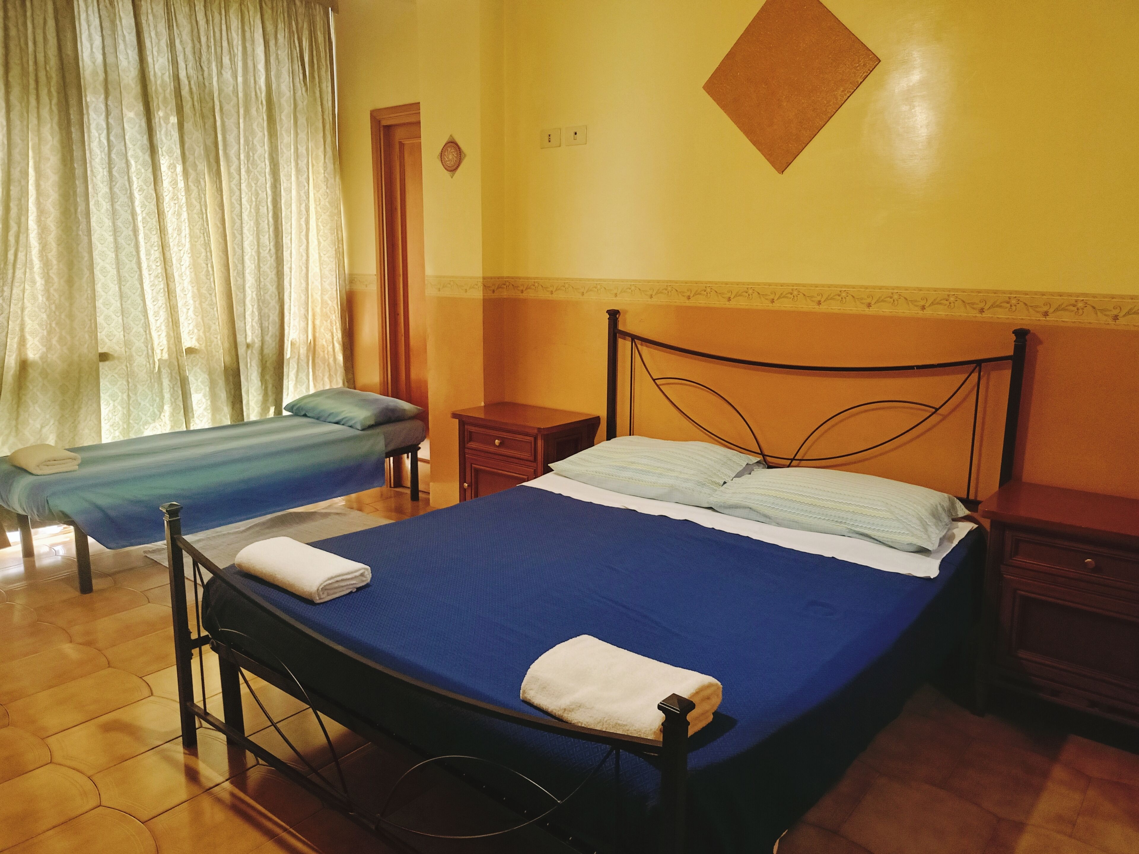 Kahden hengen huone (yksi tai kaksi sänkyä), kaupunkinäköala | Pimennysverhot