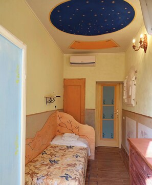 Individually decorated, individually furnished, blackout curtains - Santa Caterina agli Acquedotti  (Rome)