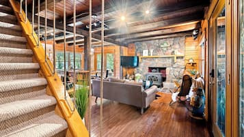 Smart-TV, peis, fotballspill og bordtennis