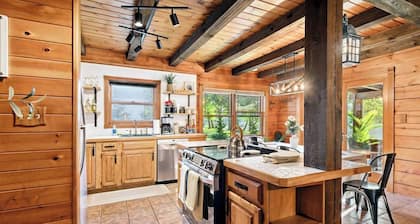 Cozy Cabin on River: Heated Pool, Cedar Hot Tub, Sauna & Fishing/Boating Dock