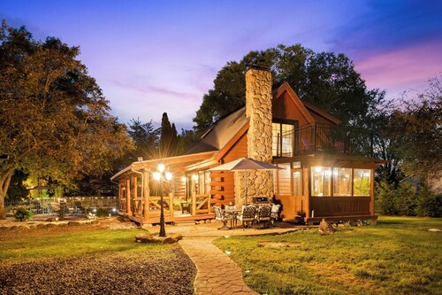 Riverfront Cabin with Cedar wood Hot Tub, Dry Sauna, and Dock