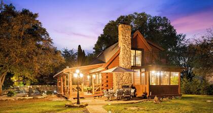 Riverfront Cabin with Cedar wood Hot Tub, Dry Sauna, and Dock