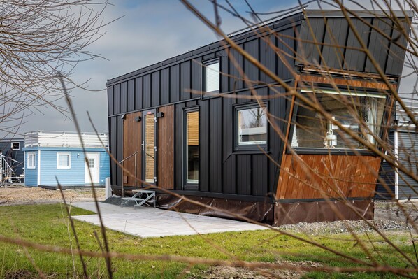 Exterior - The Rolling Tiny - C232 Peregrine falcon (Groß Kordshagen)