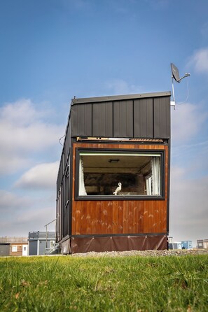 Pet-friendly - The Rolling Tiny - C232 Peregrine falcon (Groß Kordshagen)