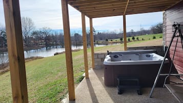 Tina de hidromasaje al aire libre