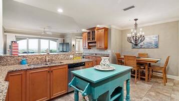 雪櫃、微波爐、焗爐、爐具