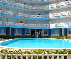 Apartment | Pool | Outdoor pool