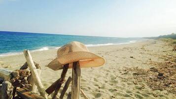 Una spiaggia nelle vicinanze