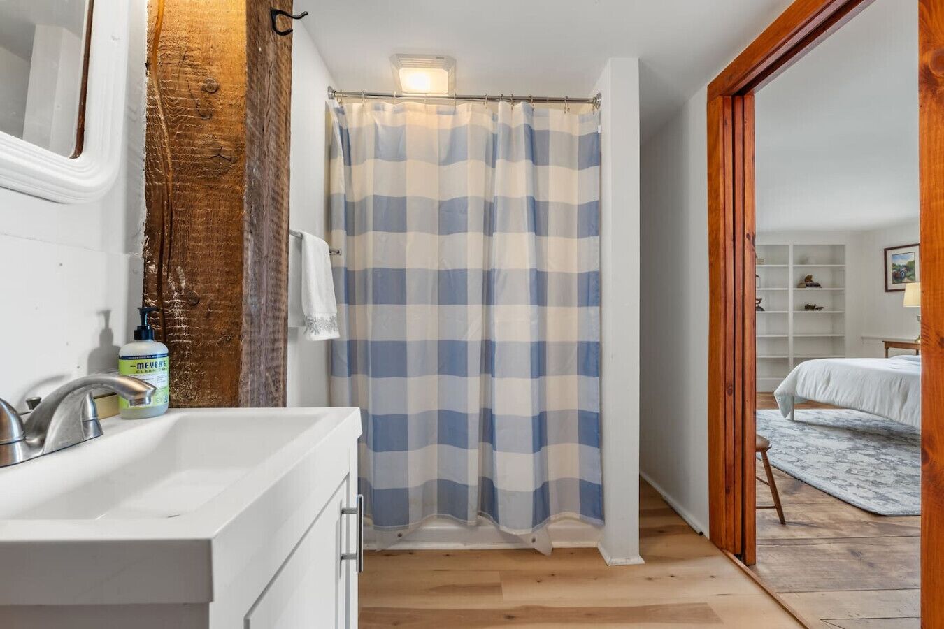 Haartrockner, Handtücher, Toilettenpapier