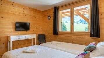 2 slaapkamers, een strijkplank/strijkijzer, reisbedje, gratis wifi