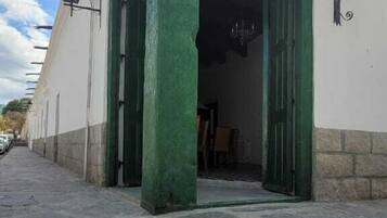 Fachada de la propiedad
