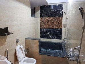 Dusche, Handtücher, Seife, Toilettenpapier