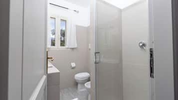 Doccia, asciugacapelli, bidet, asciugamani