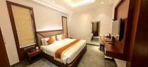 Premium bedding, minibar, in-room safe, laptop workspace - Imperium Resort (Hisar)