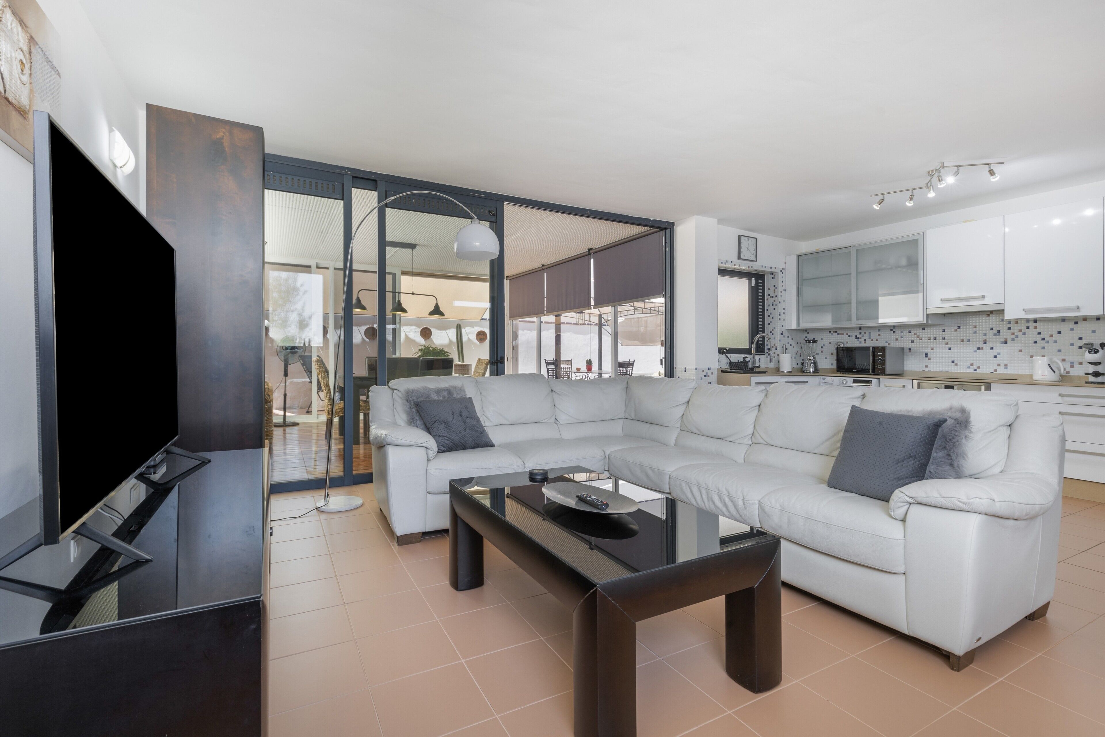 Télévision, lecteur de DVD, chaîne hi-fi