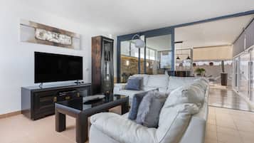 Fernseher, DVD-Player, Stereoanlage