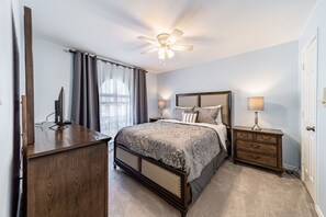 4 chambres, fer et planche à repasser, Wi-Fi, draps fournis