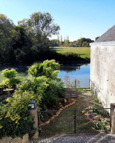 Gîte "La P'tite Jeannette", between land and sea, on the banks of the Charente.