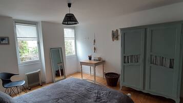 3 chambres, fer et planche Ă repasser, Wi-Fi, draps fournis